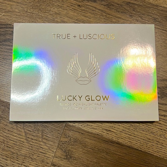 TRUE + LUSCIOUS Lucky Glow Palette - Picture 3 of 7